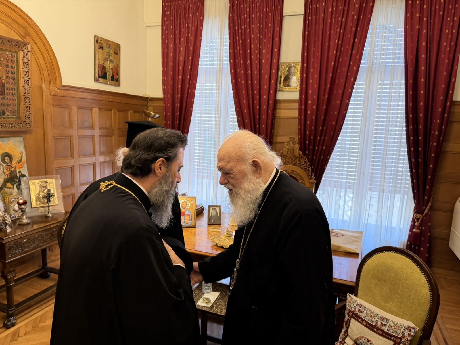 Ο Θεοφιλέστατος Επίσκοπος Αστερίου κ.Καλλίνικος στον Μακαριώτατο Αρχιεπίσκοπο Αθηνών και Πάσης Ελλάδος κ.Ιερώνυμο