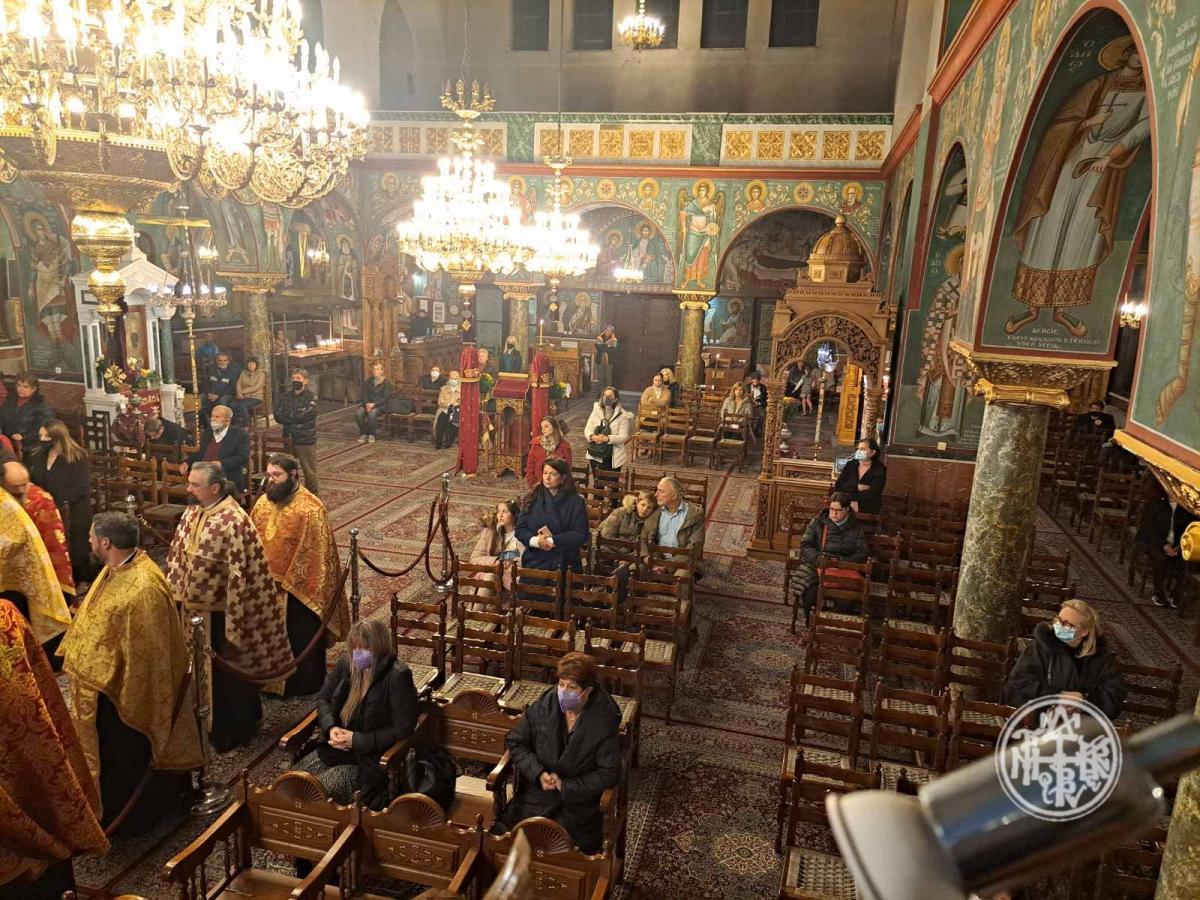 Ο ΕΣΠΕΡΙΝΟΣ ΤΩΝ ΧΡΙΣΤΟΥΓΕΝΝΩΝ ΣΤΟΝ ΜΗΤΡΟΠΟΛΙΤΙΚΟ ΙΕΡΟ ΝΑΟ ΑΓΙΟΥ ΝΙΚΟΛΑΟΥ ΚΑΙΣΑΡΙΑΝΗΣ