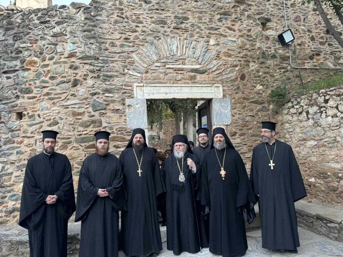 ΑΡΧΙΕΡΑΤΙΚΟΣ ΕΣΠΕΡΙΝΟΣ ΣΤΗΝ ΠΑΝΗΓΥΡΙΖΟΥΣΑ ΙΕΡΑ ΜΟΝΗ ΕΙΣΟΔΙΩΝ ΤΗΣ ΘΕΟΤΟΚΟΥ (ΤΟ ΑΡΧΑΙΟ) ΚΑΙΣΑΡΙΑΝΗΣ