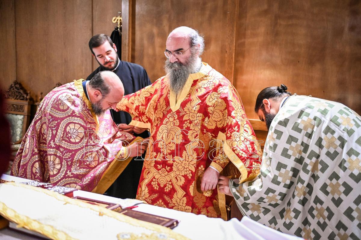 Ο Αμφιπόλεως Χριστοφόρος στην Παναγία την Παρηγορήτρια