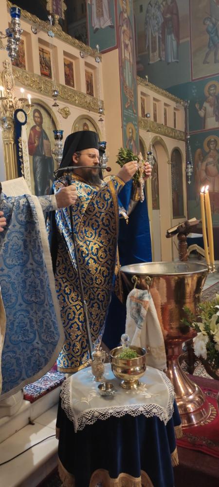 Η ΕΟΡΤΗ ΤΩΝ ΘΕΟΦΑΝΕΙΩΝ ΣΤΟΝ ΙΕΡΟ ΝΑΟ ΑΓΙΩΝ ΤΡΙΩΝ ΙΕΡΑΡΧΩΝ ΚΑΙΣΑΡΙΑΝΗΣ