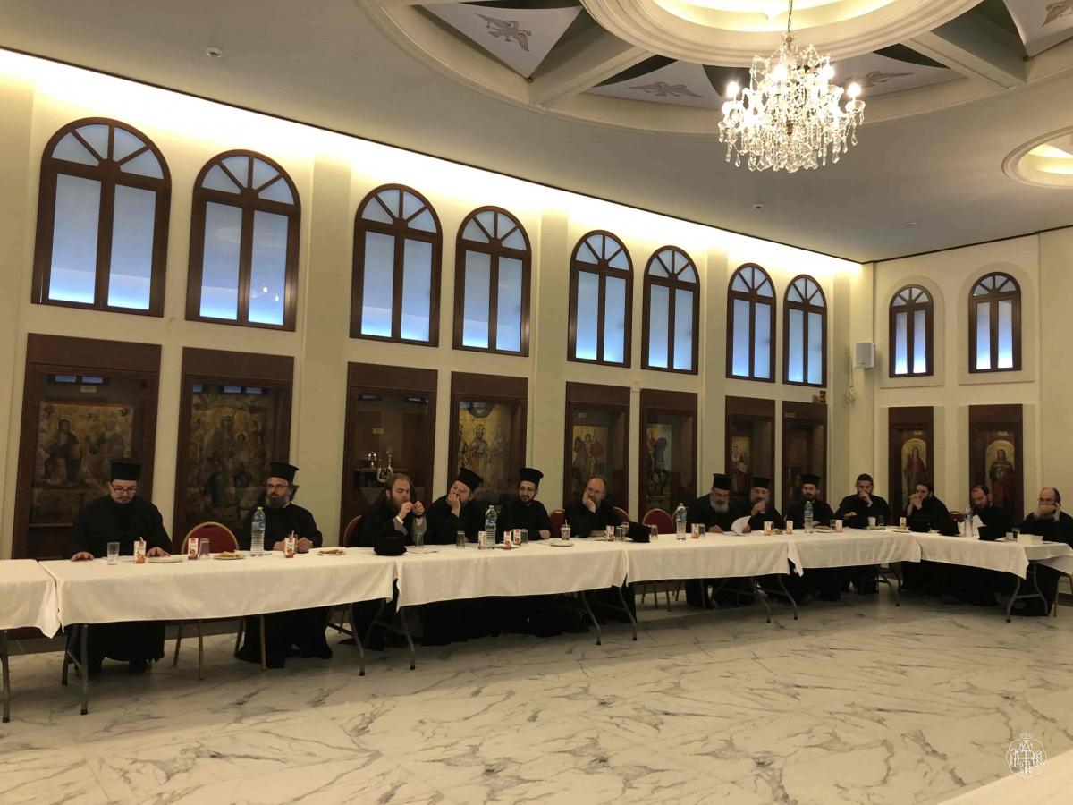 ΙΕΡΑΤΙΚΗ ΣΥΝΑΞΗ ΜΗΝΟΣ ΑΠΡΙΛΙΟΥ ΣΤΟ ΠΝΕΥΜΑΤΙΚΟ ΚΕΝΤΡΟ ΤΟΥ ΙΕΡΟΥ ΝΑΟΥ ΑΓΙΑΣ ΤΡΙΑΔΟΣ ΒΥΡΩΝΟΣ