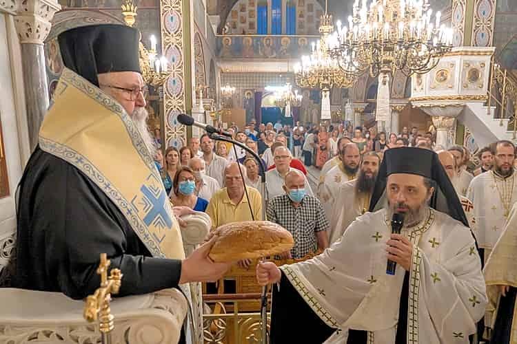ΜΕΓΑΣ ΑΡΧΙΕΡΑΤΙΚΟΣ ΕΣΠΕΡΙΝΟΣ ΣΤΟΝ ΠΑΝΗΓΥΡΙΖΟΝΤΑ ΙΕΡΟ ΝΑΟ ΑΓΙΩΝ ΑΠΟΣΤΟΛΩΝ ΠΕΤΡΟΥ ΚΑΙ ΠΑΥΛΟΥ ΥΜΗΤΤΟΥ