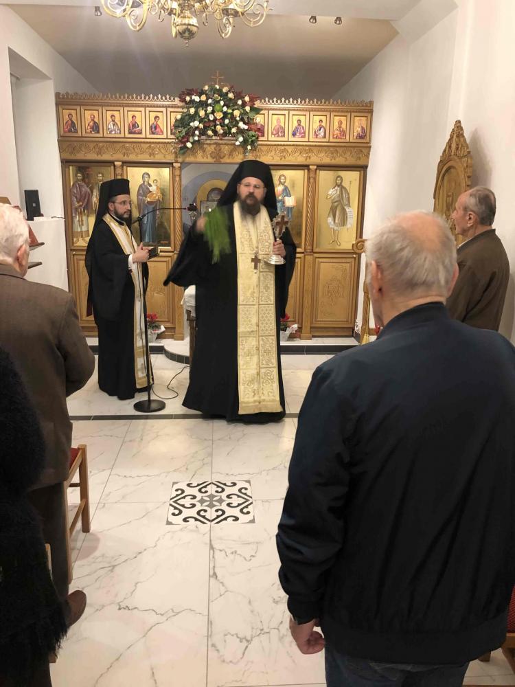 Ο ΠΑΝΗΓΥΡΙΚΟΣ ΕΣΠΕΡΙΝΟΣ ΚΑΙ Η ΑΚΟΛΟΥΘΙΑ ΤΟΥ ΑΓΙΑΣΜΟΥ ΣΤΟ ΙΕΡΟ ΠΑΡΕΚΚΛΗΣΙΟ ΤΩΝ ΑΓΙΩΝ ΑΝΑΡΓΥΡΩΝ ΚΟΣΜΑ ΚΑΙ ΔΑΜΙΑΝΟΥ,ΚΑΤΩΘΕΝ ΤΟΥ ΙΕΡΟΥ ΝΑΟΥ ΑΓΙΑΣ ΤΡΙΑΔΟΣ ΒΥΡΩΝΟΣ