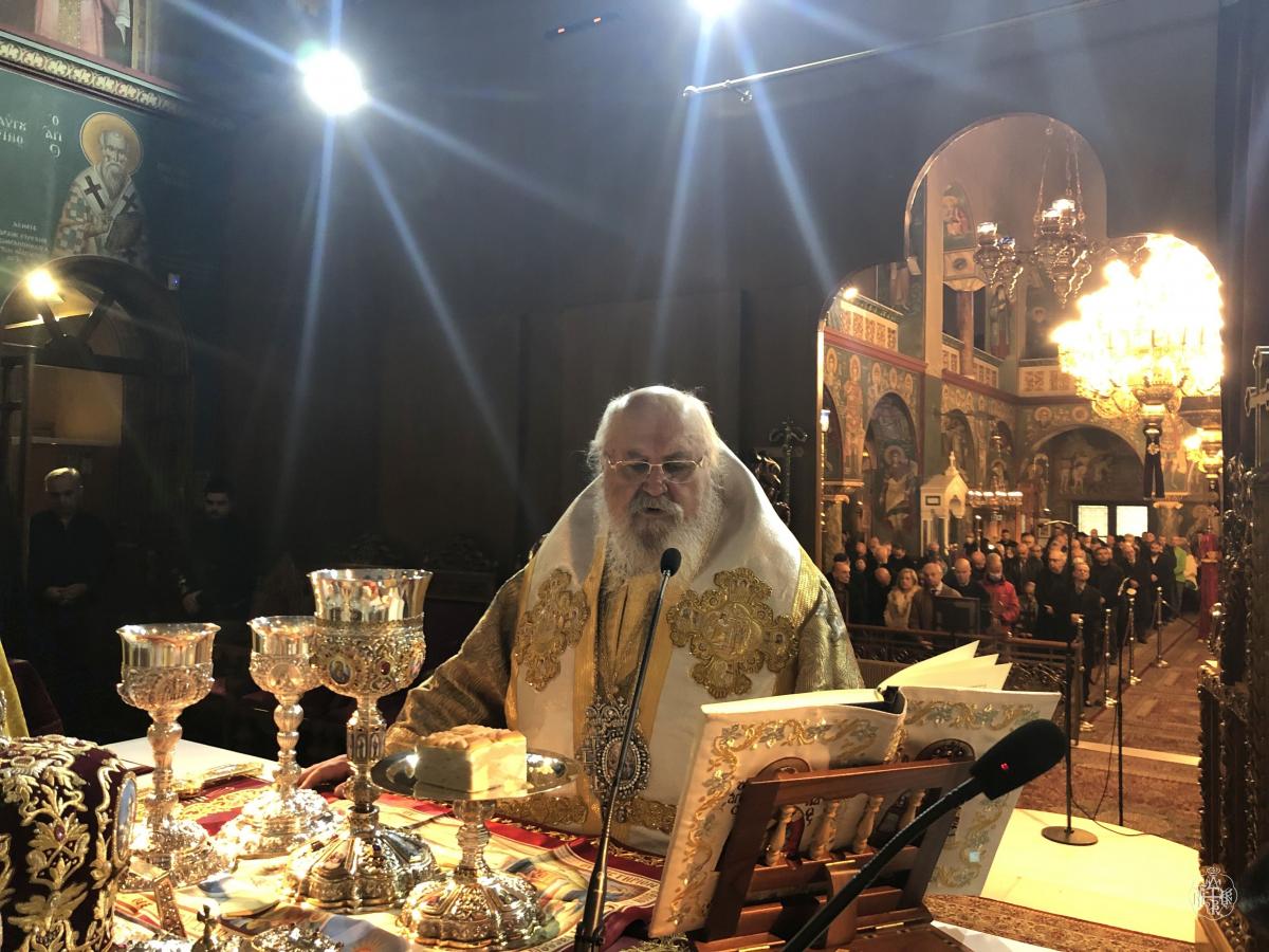 Η ΕΟΡΤΗ ΤΩΝ ΧΡΙΣΤΟΥΓΕΝΝΩΝ ΣΤΟΝ ΜΗΤΡΟΠΟΛΙΤΙΚΟ ΙΕΡΟ ΝΑΟ ΑΓΙΟΥ ΝΙΚΟΛΑΟΥ ΚΑΙΣΑΡΙΑΝΗΣ