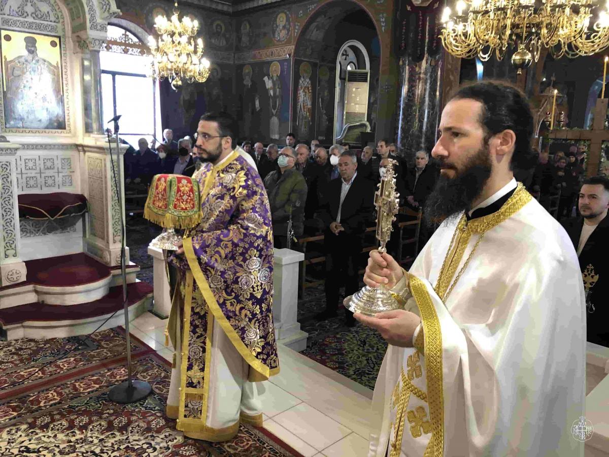 ΚΥΡΙΑΚΗ ΤΗΣ ΣΤΑΥΡΟΠΡΟΣΚΥΝΗΣΕΩΣ ΣΤΟΝ ΙΕΡΟ ΝΑΟ ΑΓΙΑΣ ΤΡΙΑΔΟΣ ΒΥΡΩΝΟΣ