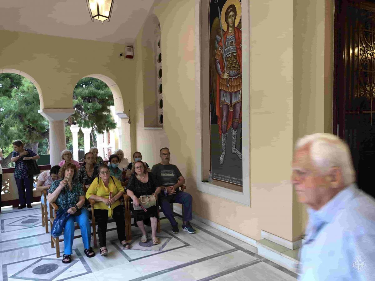 ΜΕΓΑΣ ΑΡΧΙΕΡΑΤΙΚΟΣ ΕΣΠΕΡΙΝΟΣ ΣΤΟΝ ΠΑΝΗΓΥΡΙΖΟΝΤΑ ΙΕΡΟ ΝΑΟ ΑΓΙΑΣ ΤΡΙΑΔΟΣ ΒΥΡΩΝΟΣ