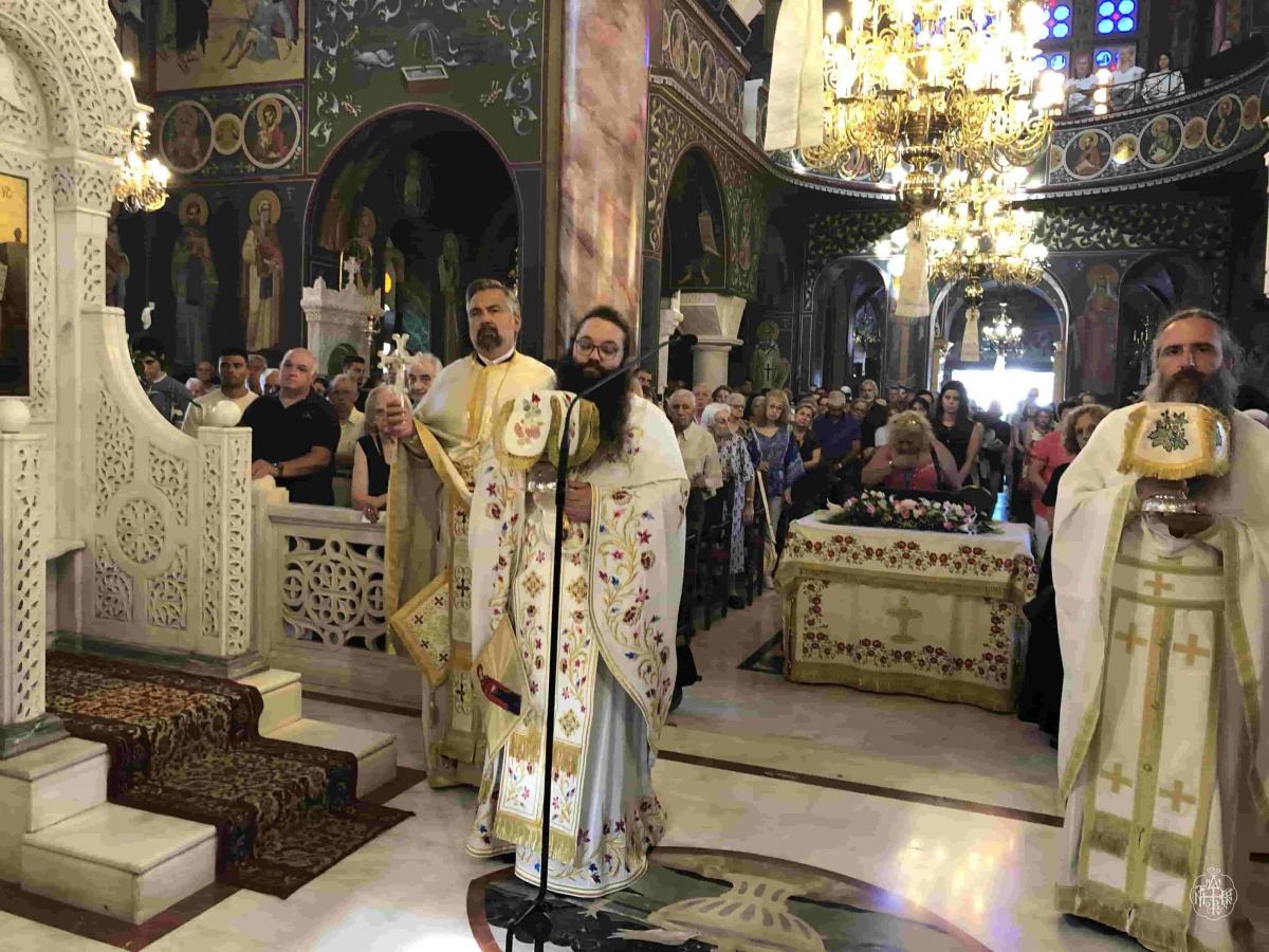 ΑΡΧΙΕΡΑΤΙΚΗ ΘΕΙΑ ΛΕΙΤΟΥΡΓΙΑ ΣΤΟΝ ΠΑΝΗΓΥΡΙΖΟΝΤΑ ΙΕΡΟ ΝΑΟ ΚΟΙΜΗΣΕΩΣ ΘΕΟΤΟΚΟΥ ΚΑΙΣΑΡΙΑΝΗΣ