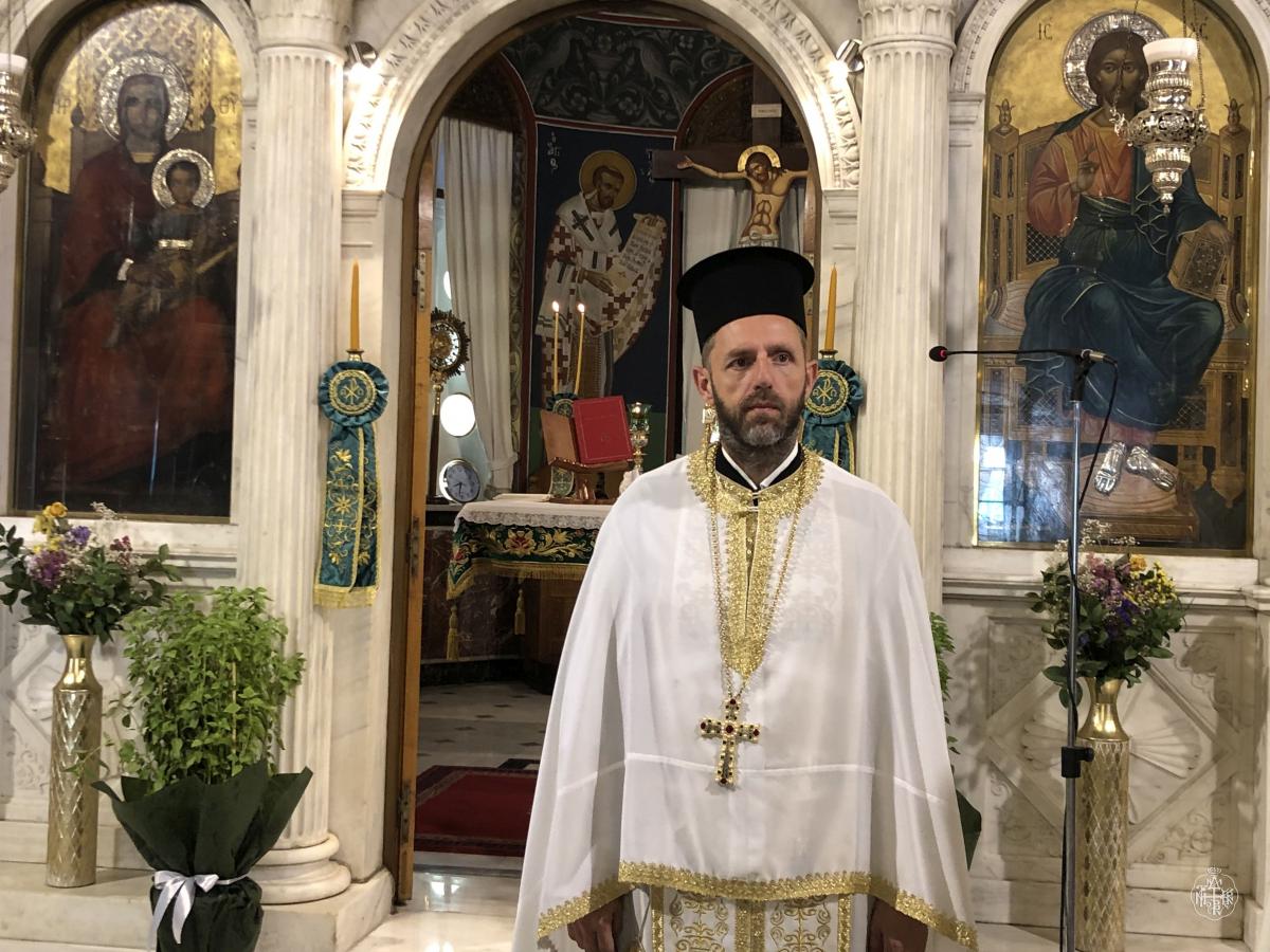 ΚΥΡΙΑΚΗ ΜΕΤΑ ΤΗΝ ΥΨΩΣΗ Ο ΣΕΒΑΣΜΙΩΤΑΤΟΣ ΜΗΤΡΟΠΟΛΙΤΗΣ ΜΑΣ, ΣΤΟΝ ΙΕΡΟ ΝΑΟ ΑΓΙΑΣ ΤΡΙΑΔΟΣ ΒΥΡΩΝΟΣ